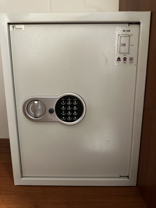 Сейф новий Ferocon