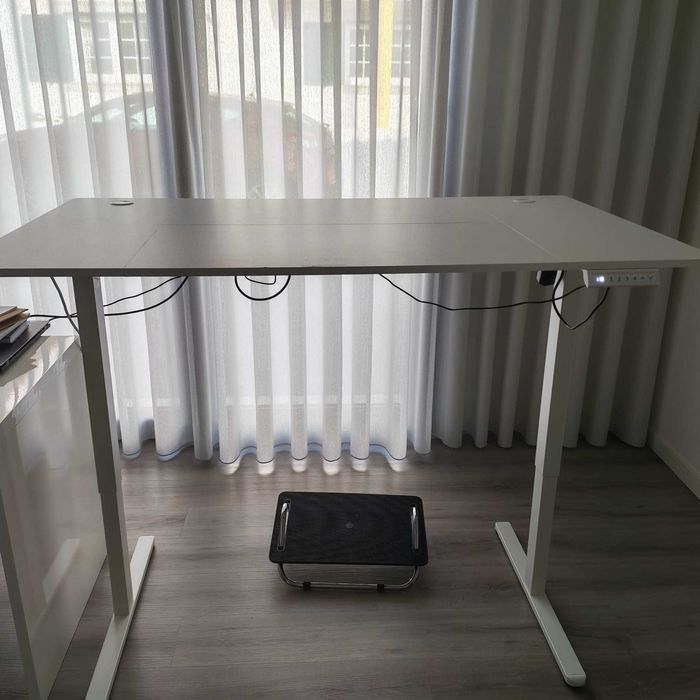 Secretária elétrica elevável 140x80