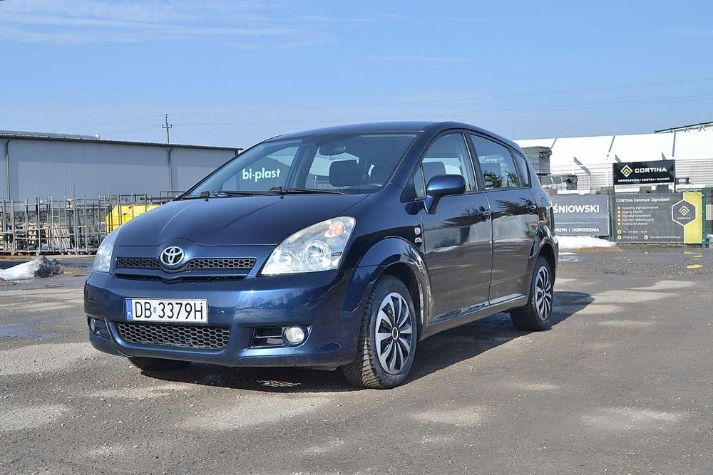 Toyota - Corolla Verso 2.0 cm D4d , klima , super stan , okazja !