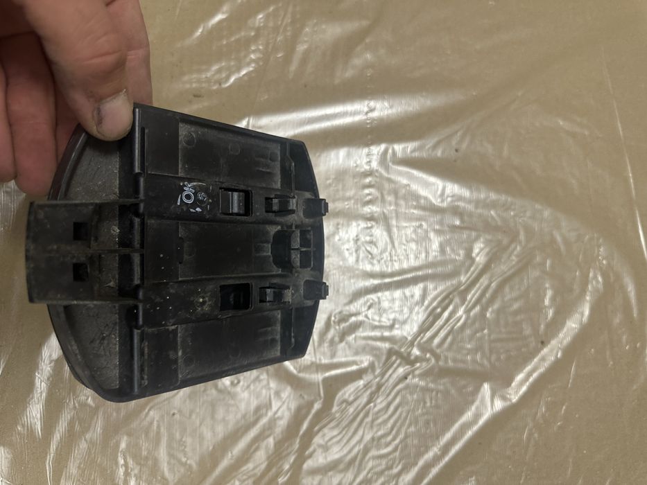 Кріплення знака аварійної зупинки mercedes w204,w212,c207,a2048900114