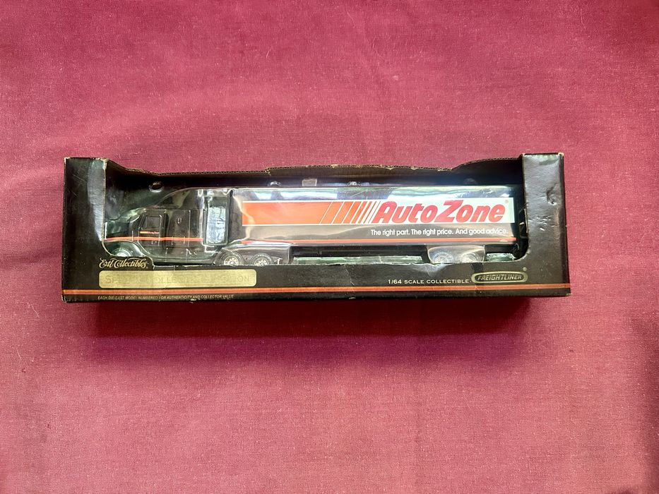 Camiao miniatura AutoZone Freightliner Tractor-Trailer
