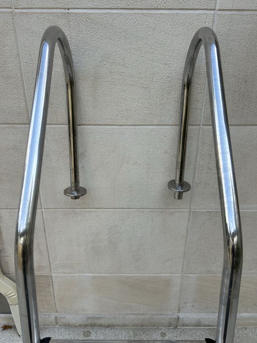 Escada de piscina em Ínox