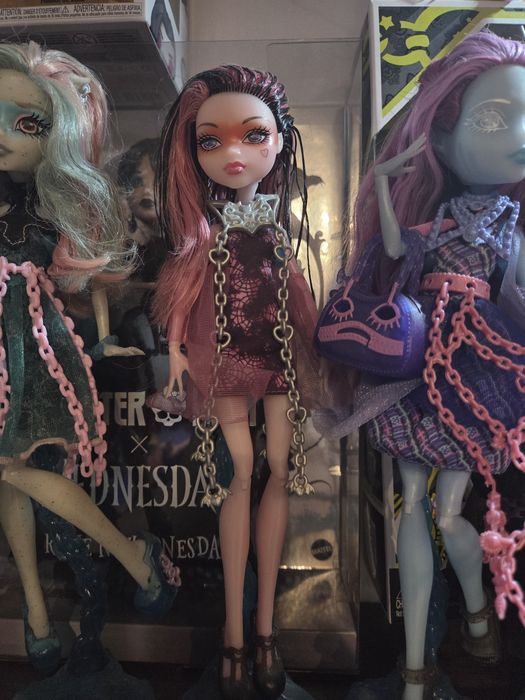 Draculaura monster high haunted .