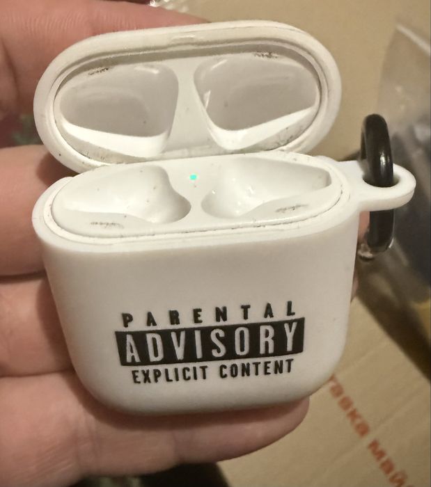 Кейс від Air Pods