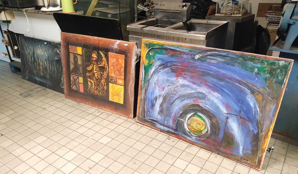 Vários candeeiros e Quadros grandes