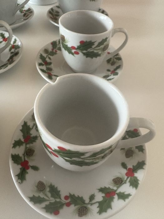 Serviço de café de Natal, quase novo.