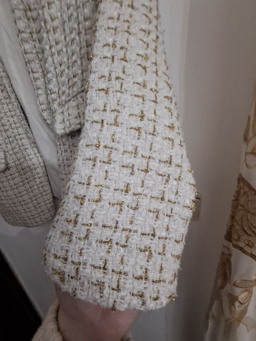 Blaser branco/creme  com linhas douradas