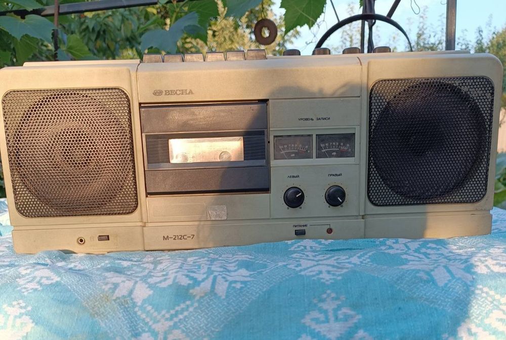 Продам магнитофон Весна