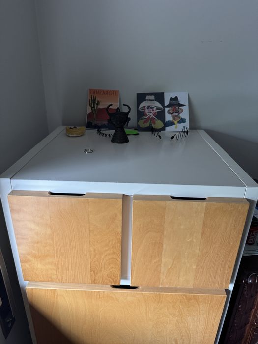 Estante Ikea com gavetas