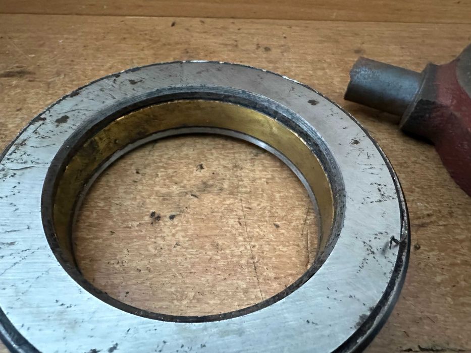 Выжимной Подшипник с отводкой 9588214  МТЗ  Д -240  Новый