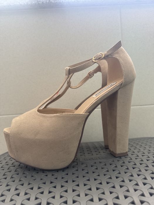 Sapatos tacao alto