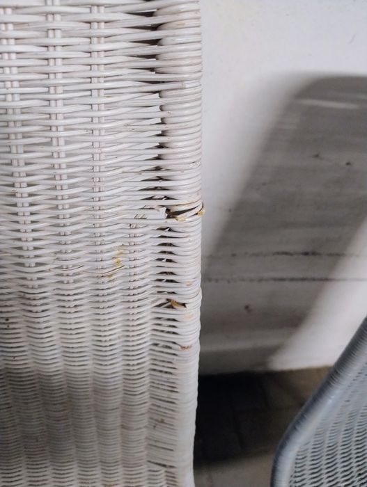 Dwa krzesła wiklinowe