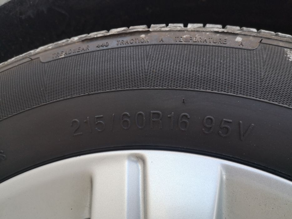 Troco jantes 16 originais Peugeot 5x108 com Pneus