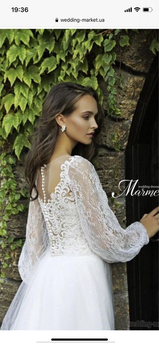 Весільна сукня.