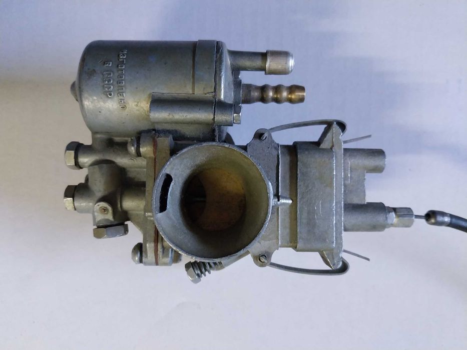 Gaznik silnika zaburtowego ( też motocykl)