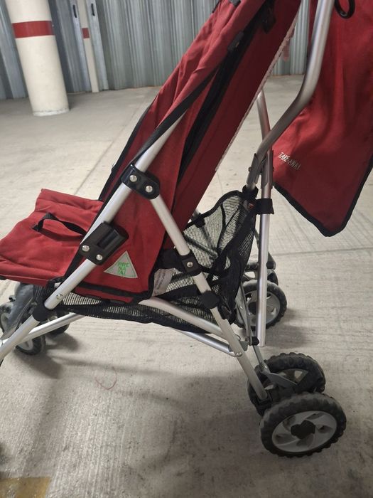 Carrinho de passeio Prénatal Take Away - Original, em vermelho, com estrutura de alumínio.