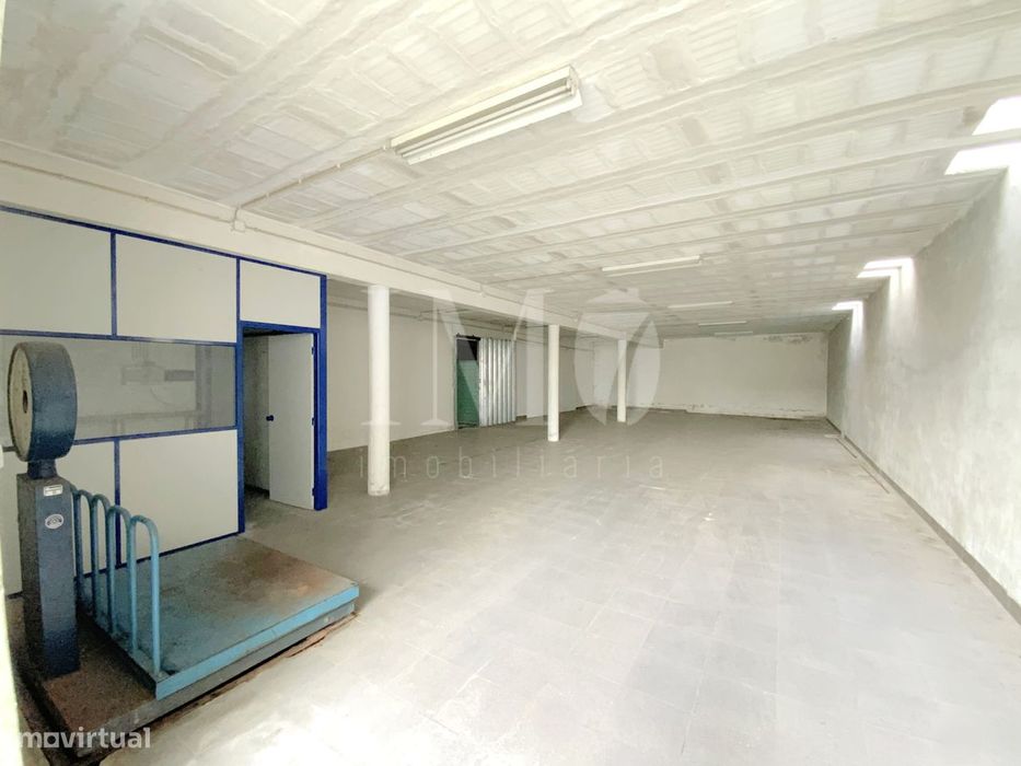 Garagem / Armazém com 200 m² junto à Nacional N205 – Galegos, Barcelos