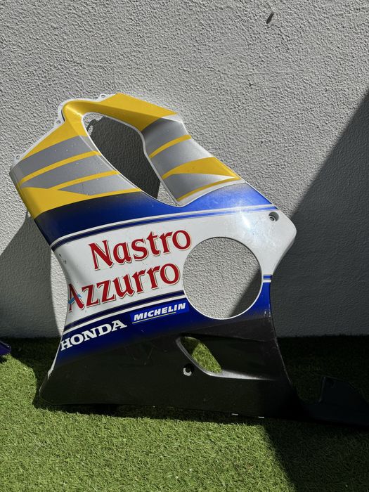 Carenagem lateral do lado esquerdo da moto Honda  Cbr 600 FS Rossi
