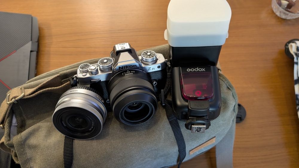 Nikon zfc com 2 lentes e extras