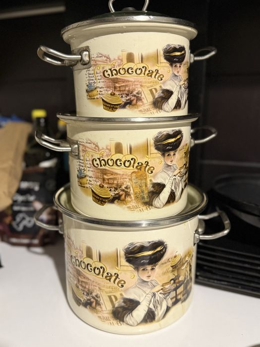 Набір посуду, кастрюлі