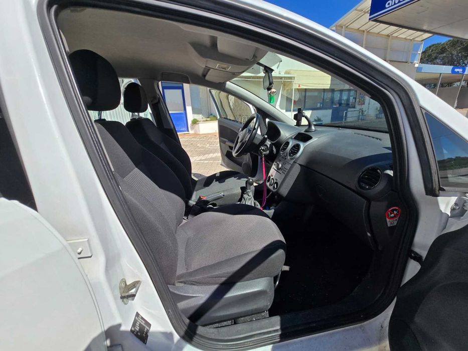 Opel Corsa 1.3 CDTI – 5 portas – 2013 – Revisão completa feita agora