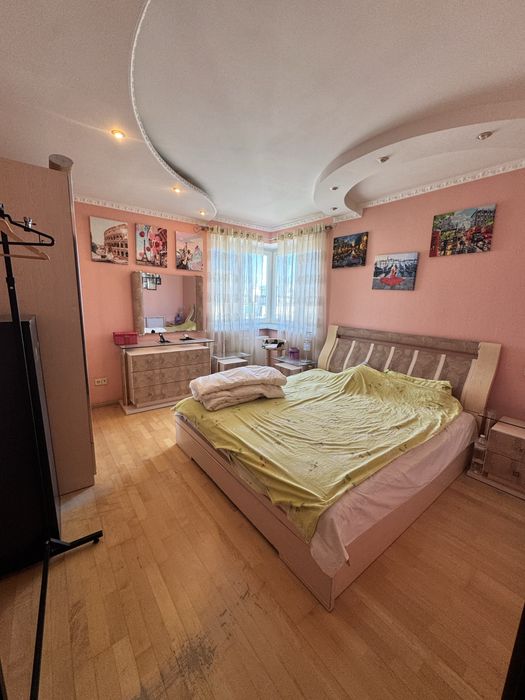Продам 3-к квартиру 121 м² біля м. Мінська | Елітний будинок