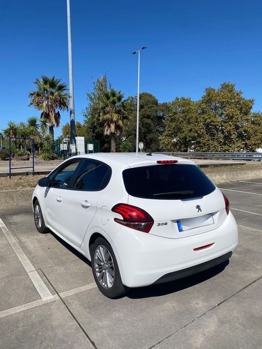 Peugeot 208 1.2 82cv
