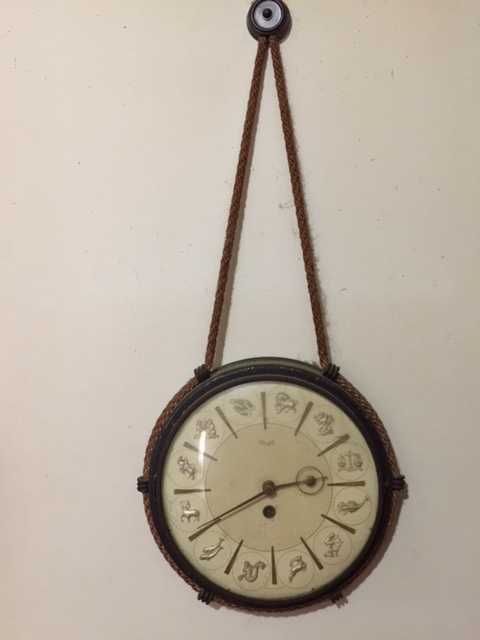 Vendo lindo relógio de parede com 110 anos