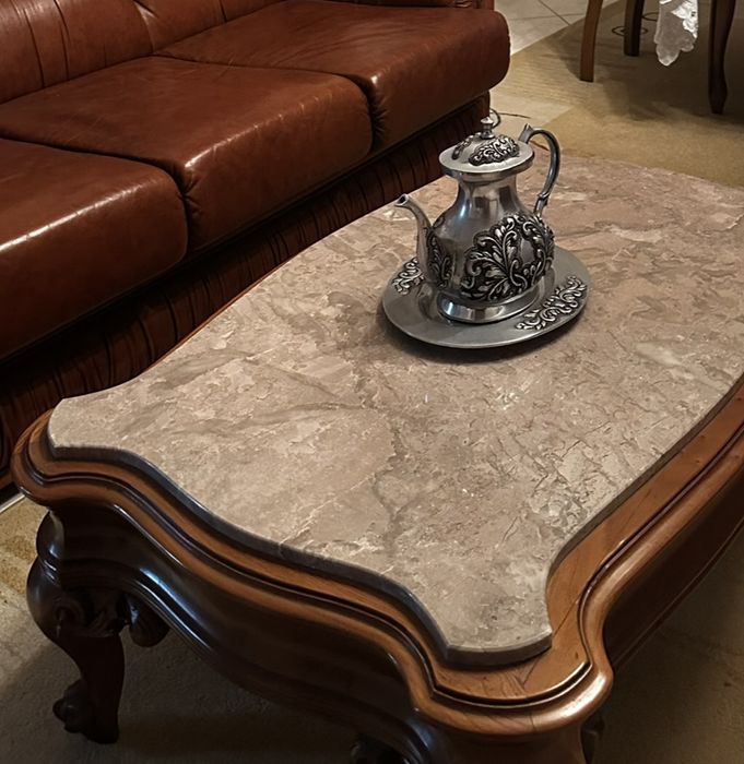 1 Sofá de 3 lugares e 2 sofas de 1 lugar mesa de centro