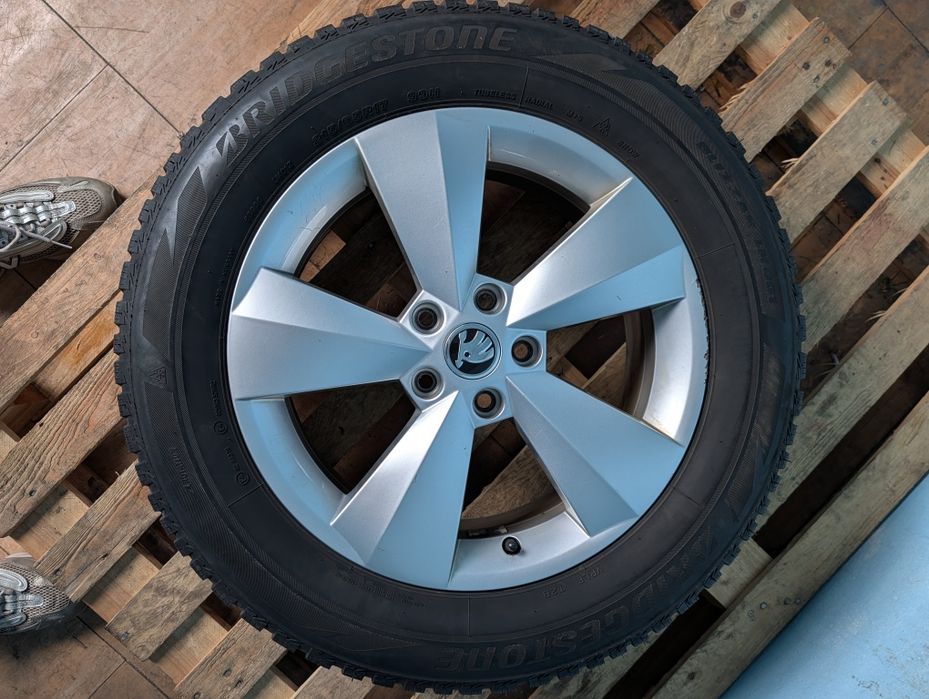 Otwó

Rozmiar: 6,5Jx17” ET38 

Opony Continental Winter Contact TS 870 P 215/65 R17 99H z 2x2023 2x2025 i bieżnikiem 2x7mm 2x5,5mm