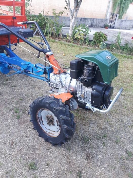 Motoenxada Lombardini 12 cv 4x4, reboque c/ tração e freze