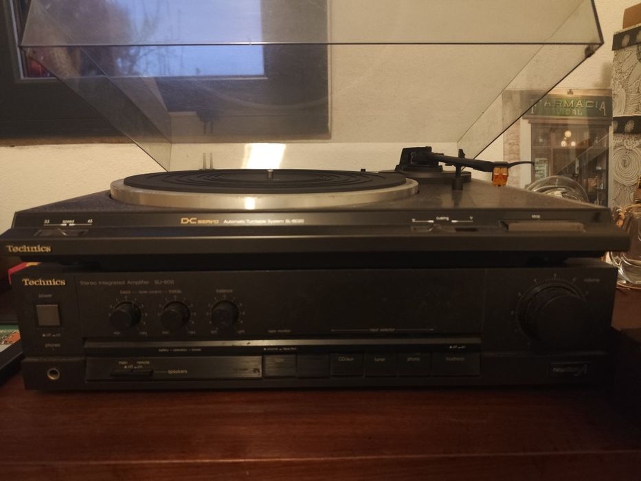Amplificador e leitor de vinil technics