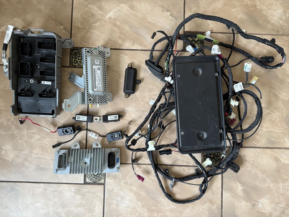 Контроллер body controller Tesla X/S plaid