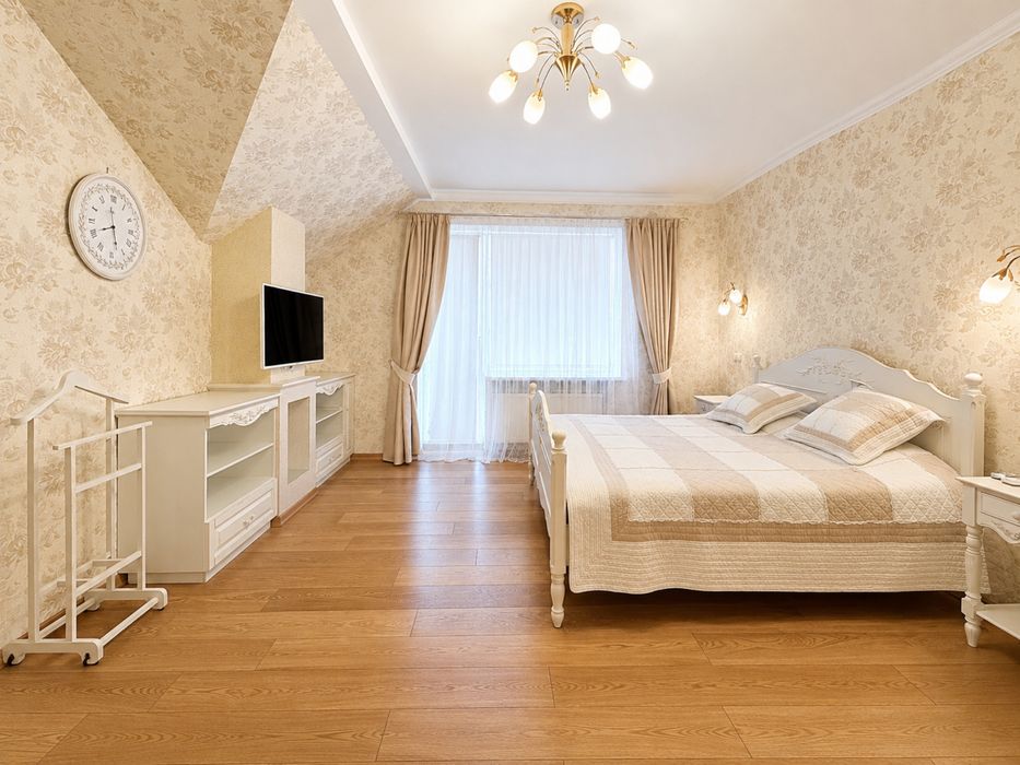 Продаж будинку Центр міста 280м2 ,6 соток ,5 кімнат , гараж №1774