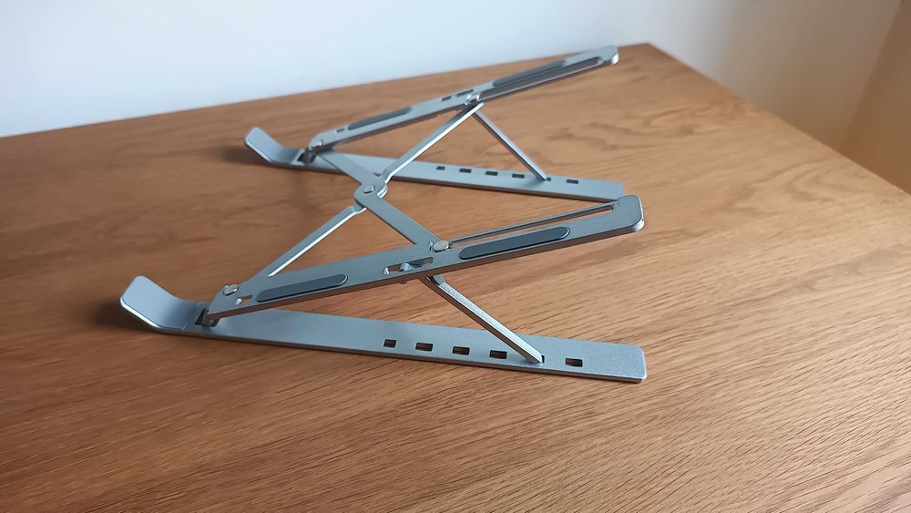 Nowa regulowana, aluminiowa podstawka pod laptopa lub tablet