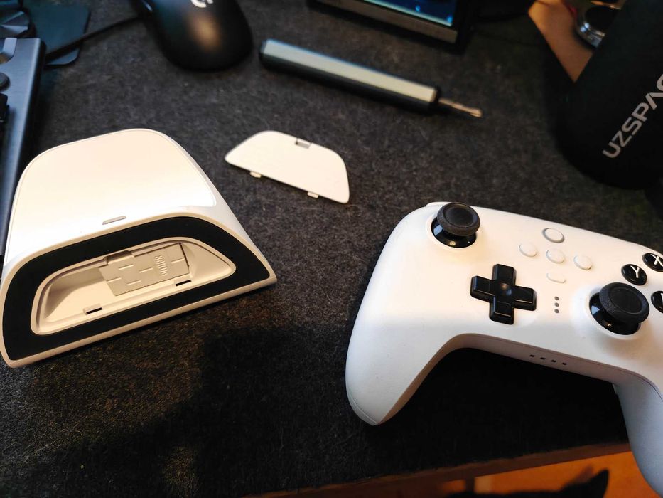 8Bitdo Controller, White with dock