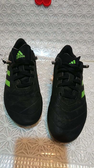 korki piłkarskie marki Adidas rozmiar 35,5 cm