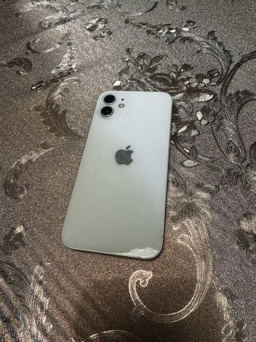 Iphone 12.