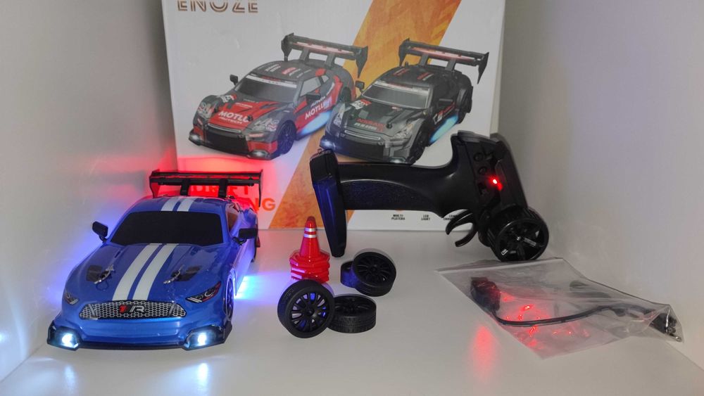Auto do driftu zdalnie sterowane RC Biało Niebieskie