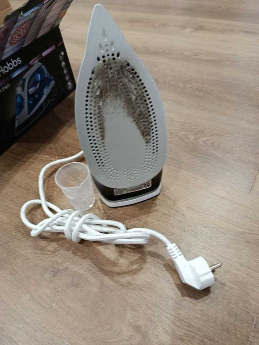 Ferro de engomar da Russell Hobbs azul