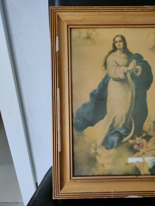 Moldura antiga com imagem da "Imaculada Conceição".