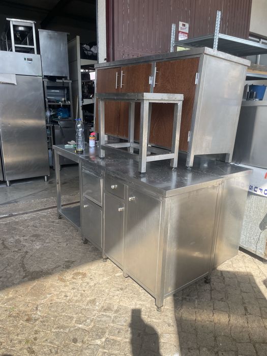 Bancada com gavetas e portas - Inox