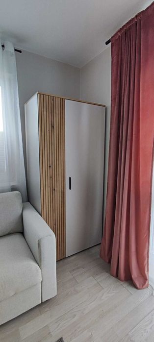 Szafa z drążkiem kaszmirowa z lamelami