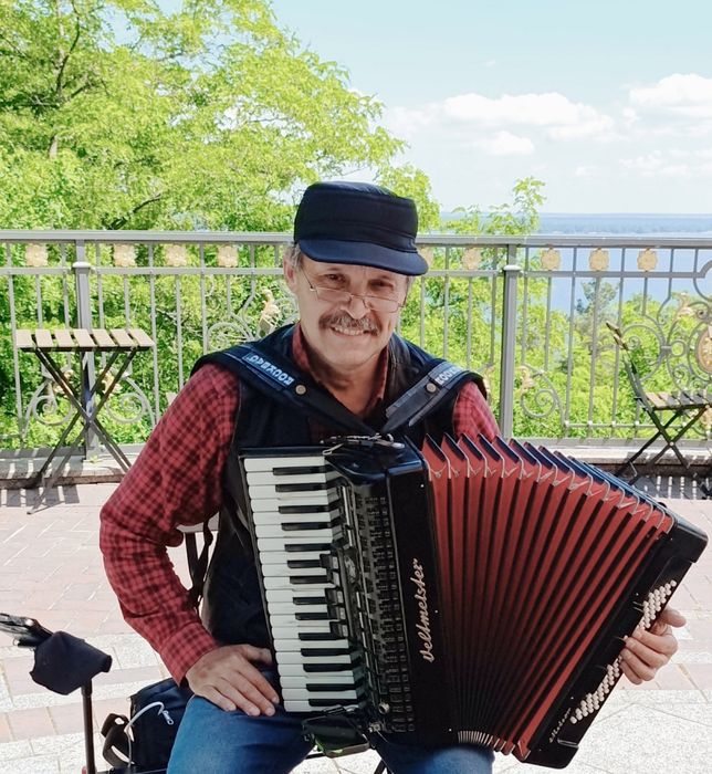 Музикант Акордеоніст