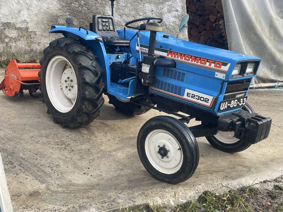 Trator Hinomoto 28cv