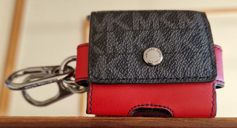 Capa AirPods da Michael Kors (Original) 6,3cm x 5,5cm x 2,5cm