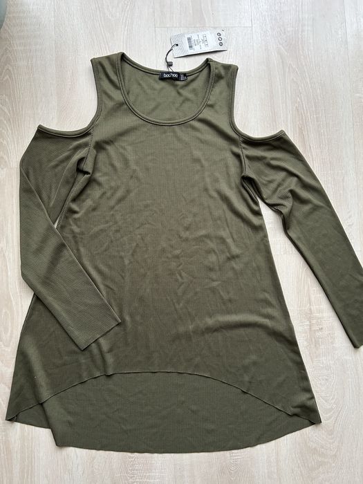 Кофтинка нова з вирізами на плечах