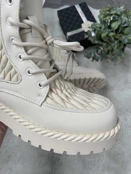 зимові бежеві черевики