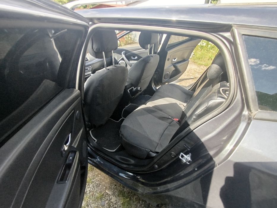 Renault  Megan e -3