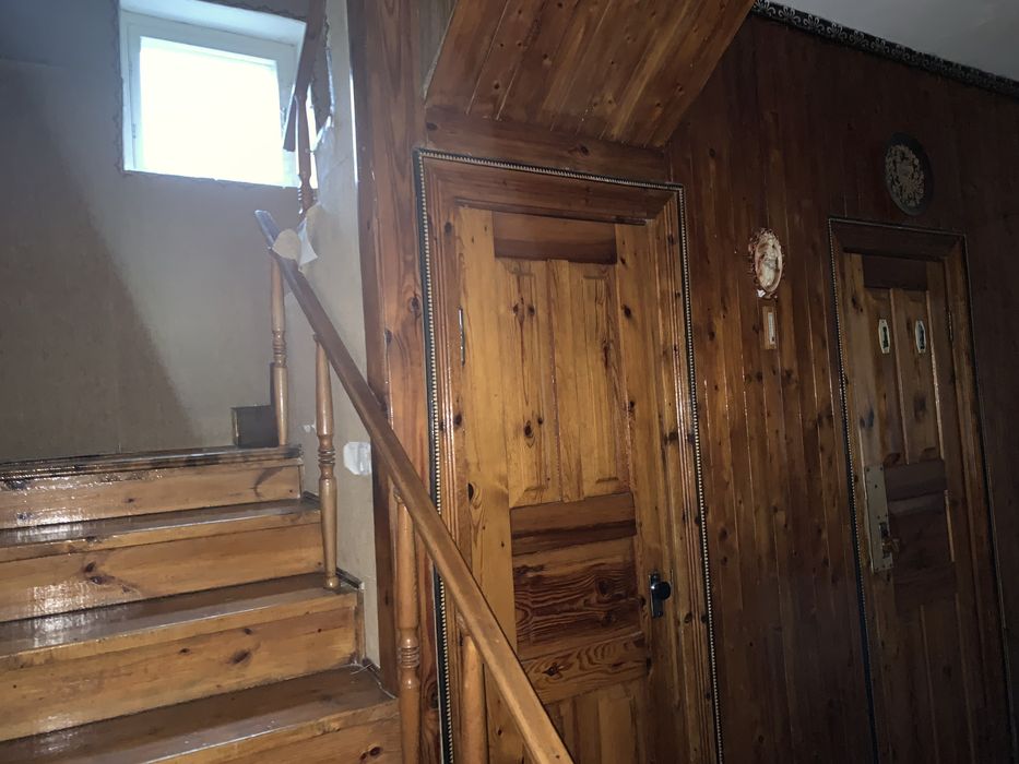 Продам будинок поруч з сосновим лісом